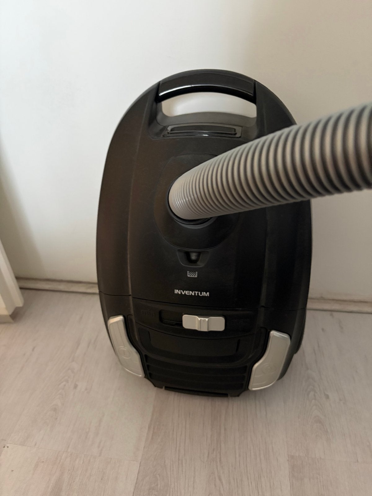 Inventum stofzuiger ST306ZZA/01 met extra zakken, Witgoed en Apparatuur, Zo goed als nieuw, Sledestofzuiger, Minder dan 1200 watt