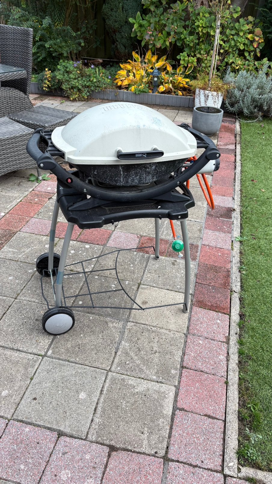 Te koop goede Weber Q200 gas bbq met extra’s, Ophalen, Zo goed als nieuw