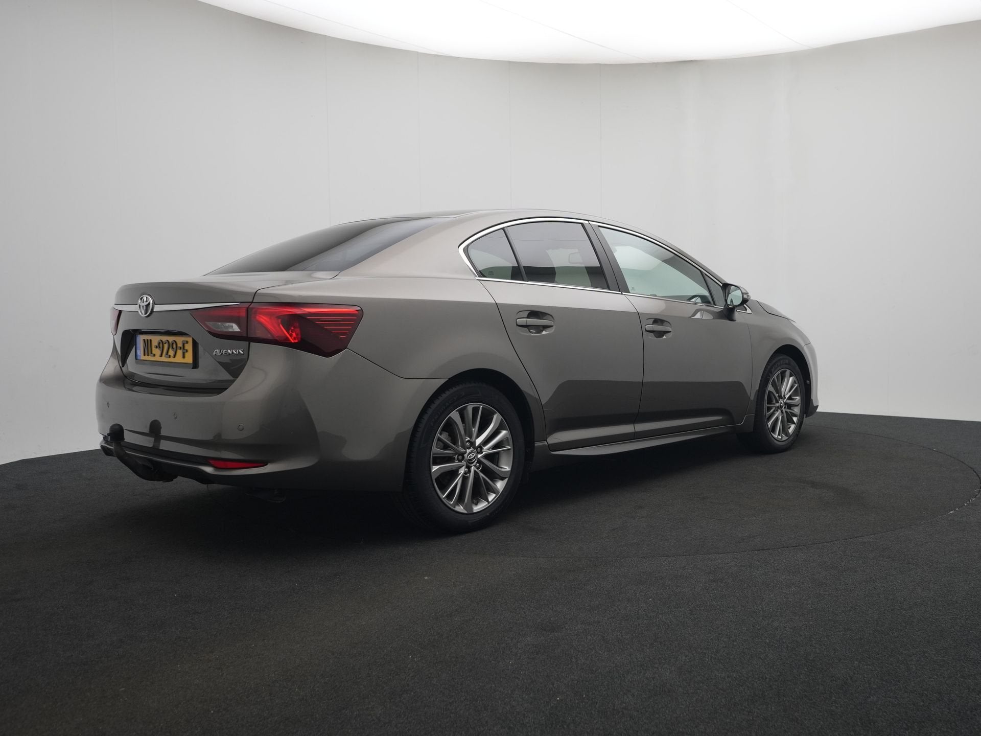 Toyota Avensis 1.8 VVT-i Executive | Stoelverwarming | Zwart, 4 cilinders, 1600 kg, Sedan, 500 kg