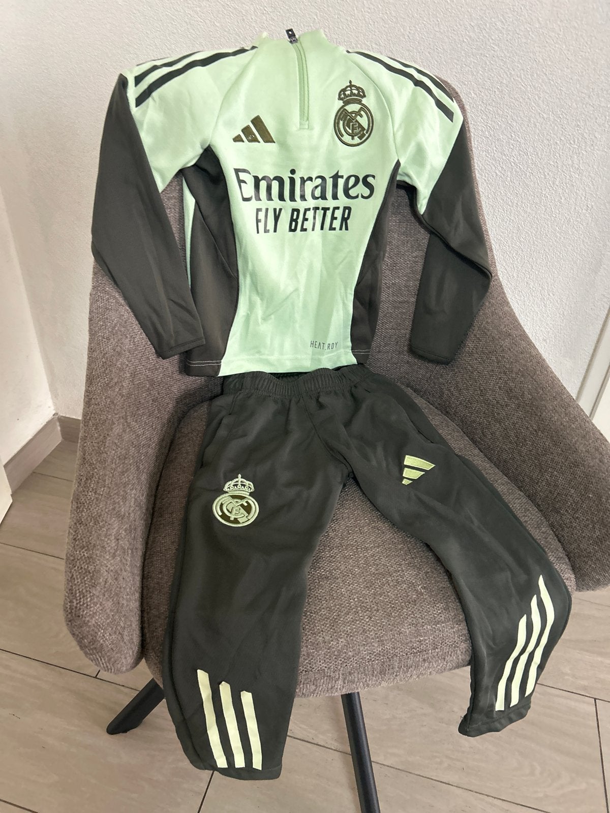 Real Madrid Trainingspak, Meerkleurig, Ophalen of Verzenden, Zo goed als nieuw, Voetbal