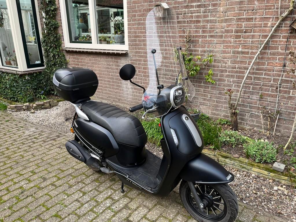 Scooter Kymco 4 takt. (geel kent) bijna nieuw met opties., Ophalen, Zo goed als nieuw