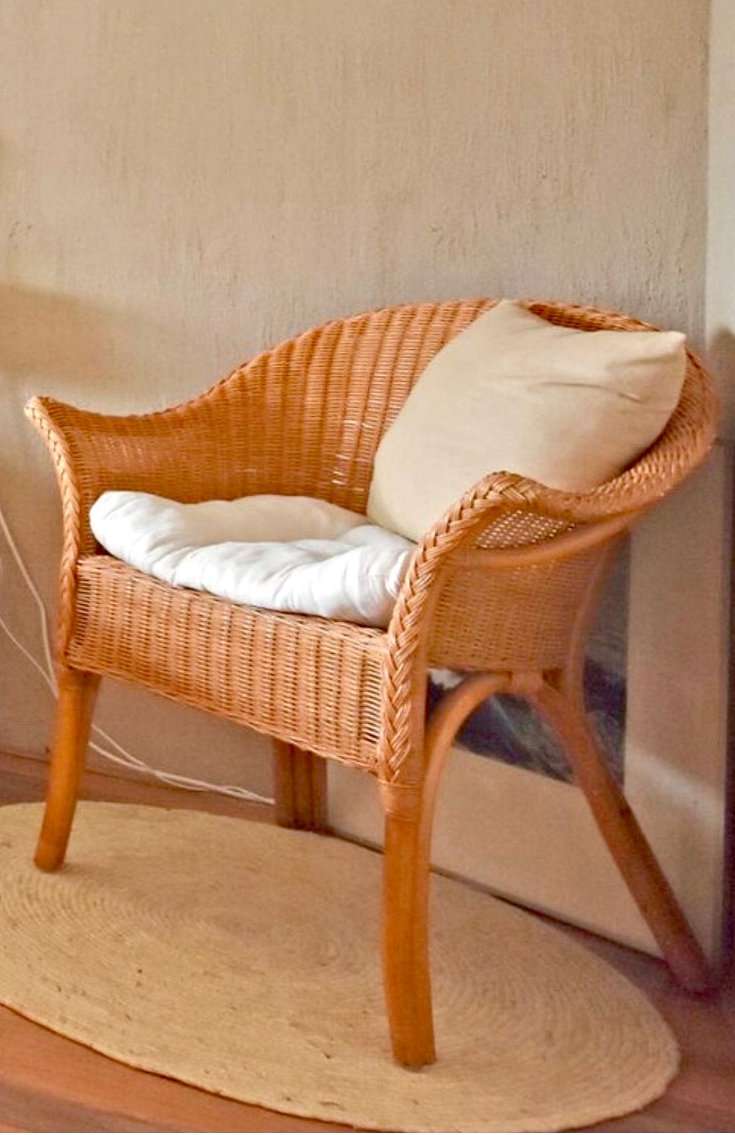 Rieten rotan stoel met kussen, Huis en Inrichting, Fauteuils, Ophalen, Zo goed als nieuw, Minder dan 75 cm, 50 tot 75 cm