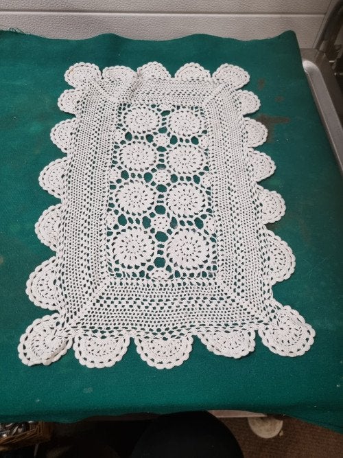 tafelloper gehaakt 44x30cm, Huis en Inrichting, Tafelkleden, Ophalen of Verzenden, 'T Olde Gre-j, Info@toldegrej.nl, Endepoelstraat 20f Didam