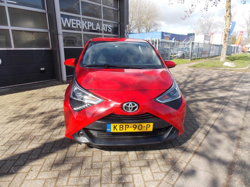 Toyota Aygo 1.0 VVT-i x-play Automaat Carplay Airco Elek Pak, Auto's, Toyota, Gebruikt, Euro 6, 4 stoelen, 3 cilinders