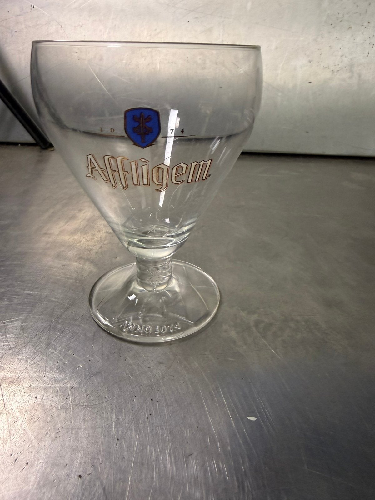 6 bier glazen  Affligem    Op voet nieuw in doos, Ophalen of Verzenden, Zo goed als nieuw, Bierglas