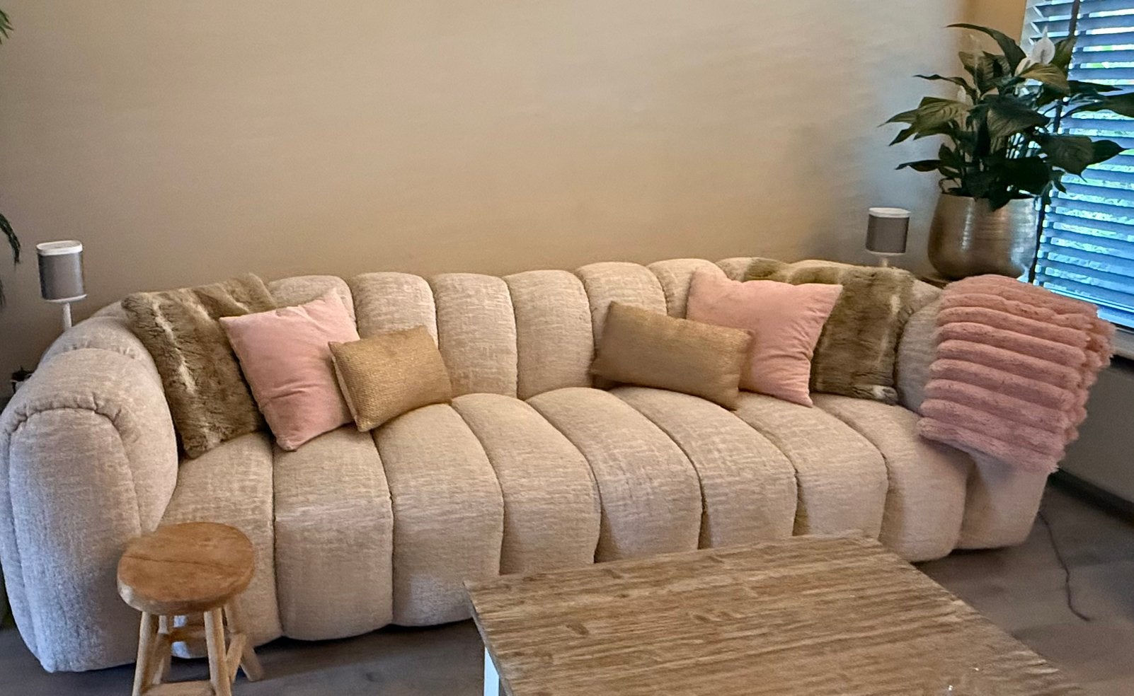 Nagenoeg nieuwe 5-zits bank Riviera Maison, Huis en Inrichting, Banken | Sofa's en Chaises Longues, Ophalen, 250 tot 300 cm, Nieuw