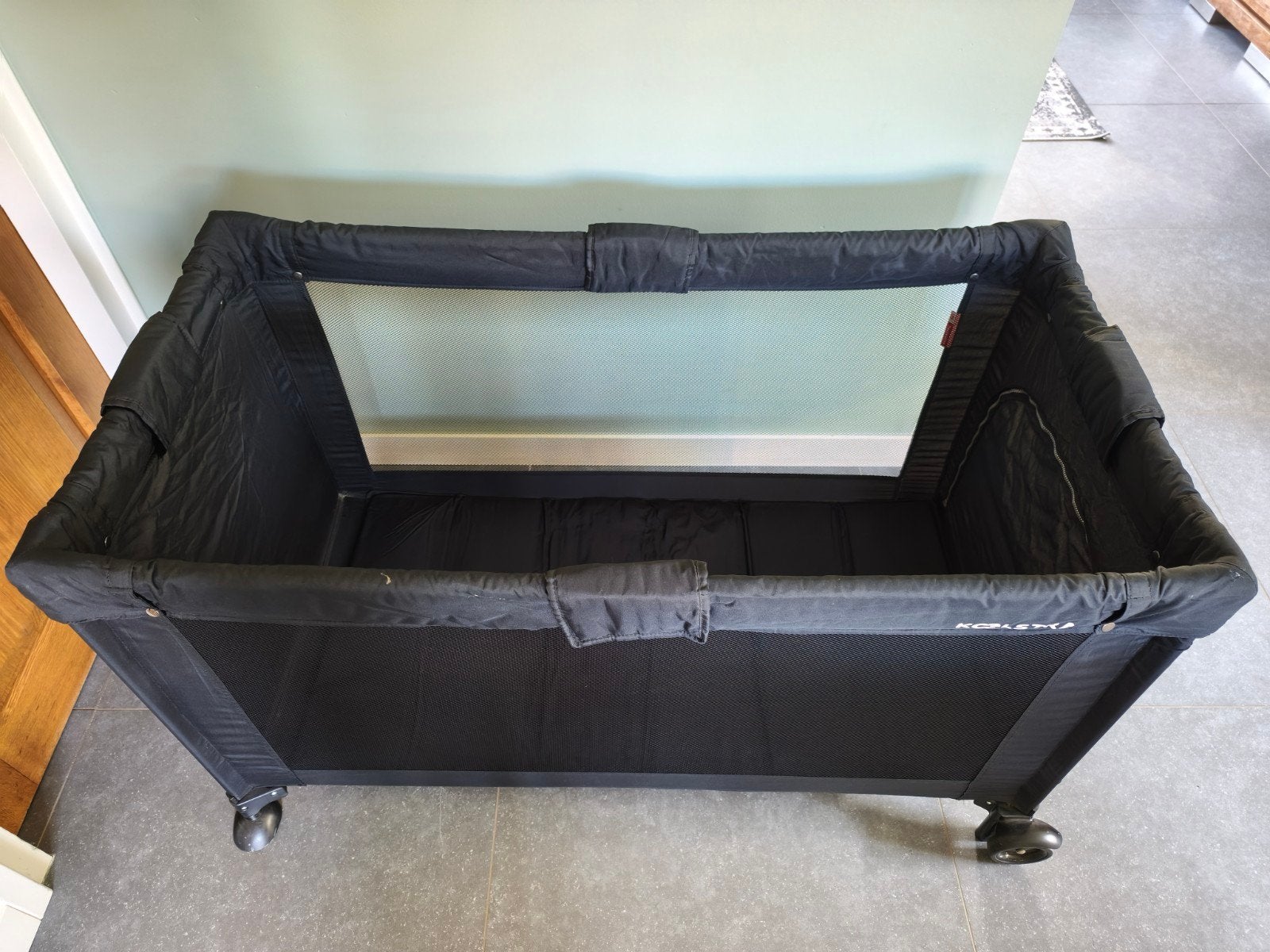 Koelstra campingbed met matras en hoes, Ophalen, Gebruikt, Reisbedje