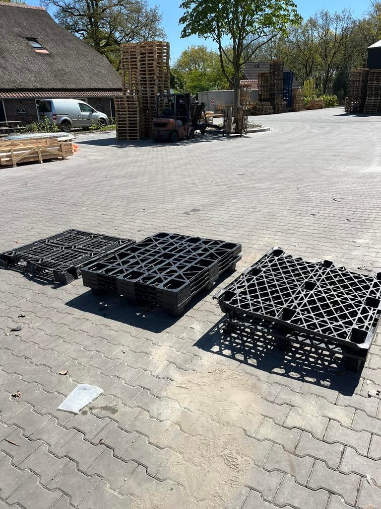 Partij kunststoffen pallets met schade, Ophalen of Verzenden, Zo goed als nieuw, Hout