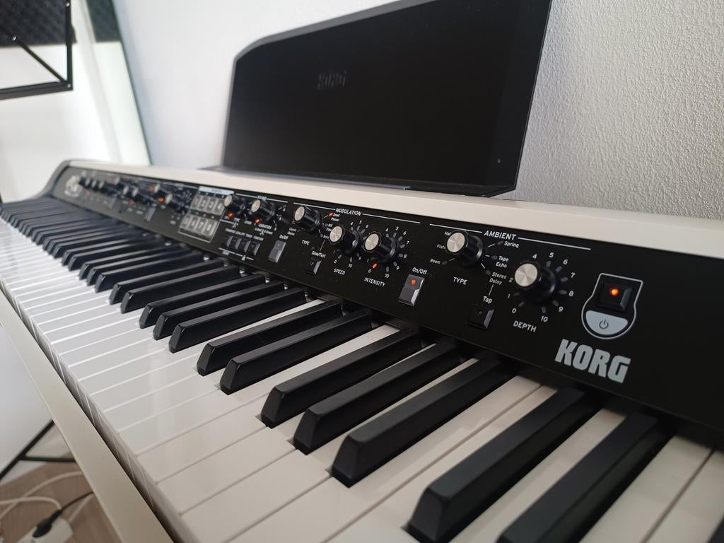 Korg SV-2S 88 (met ingebouwde speakers), Muziek en Instrumenten, Keyboards, Gebruikt, 88 toetsen, Korg, Aanslaggevoelig, Midi-aansluiting