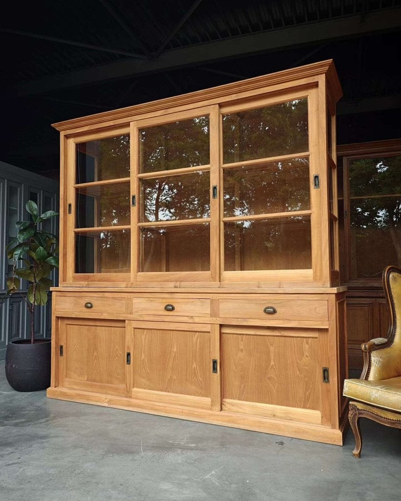 Mooie grote buffetkast gemaakt van teakhout | Servies #0683, Huis en Inrichting, Kasten | Buffetkasten, Glas, Met deur(en), -