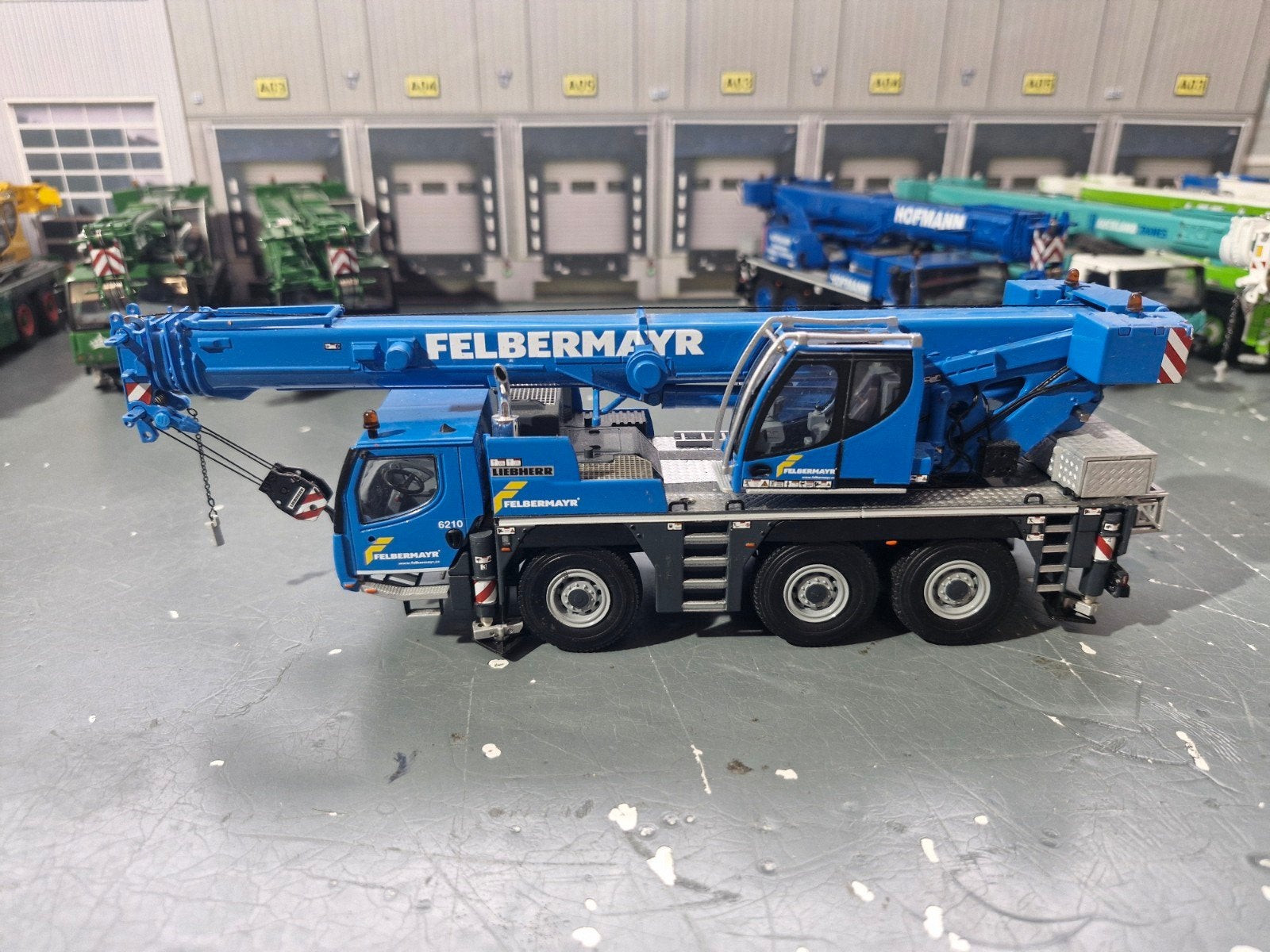 Liebherr ltm 1050 wsi felbermayr, Hobby en Vrije tijd, Modelauto's | 1:50, Ophalen of Verzenden, Zo goed als nieuw, Hijskraan, Tractor of Landbouw