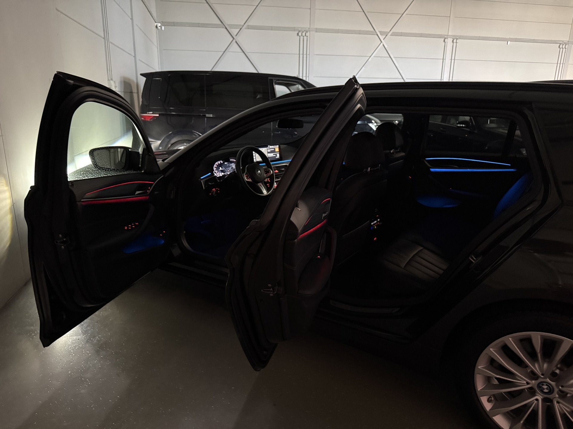 Foto 42 van BMW 5 Serie Touring 530e xDrive High exe PANO/TREKHAAK/H&K/L