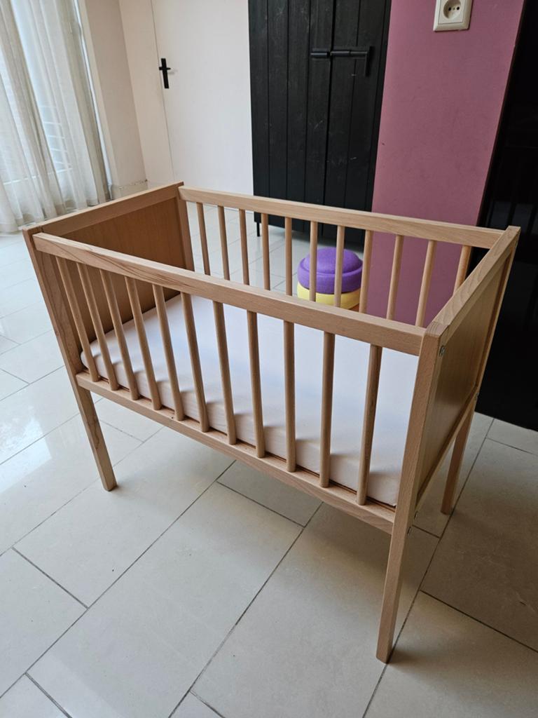 Houten wiegje met matrasje, Kinderen en Baby's, Babywiegjes en Ledikanten, Ophalen, Zo goed als nieuw, Wieg