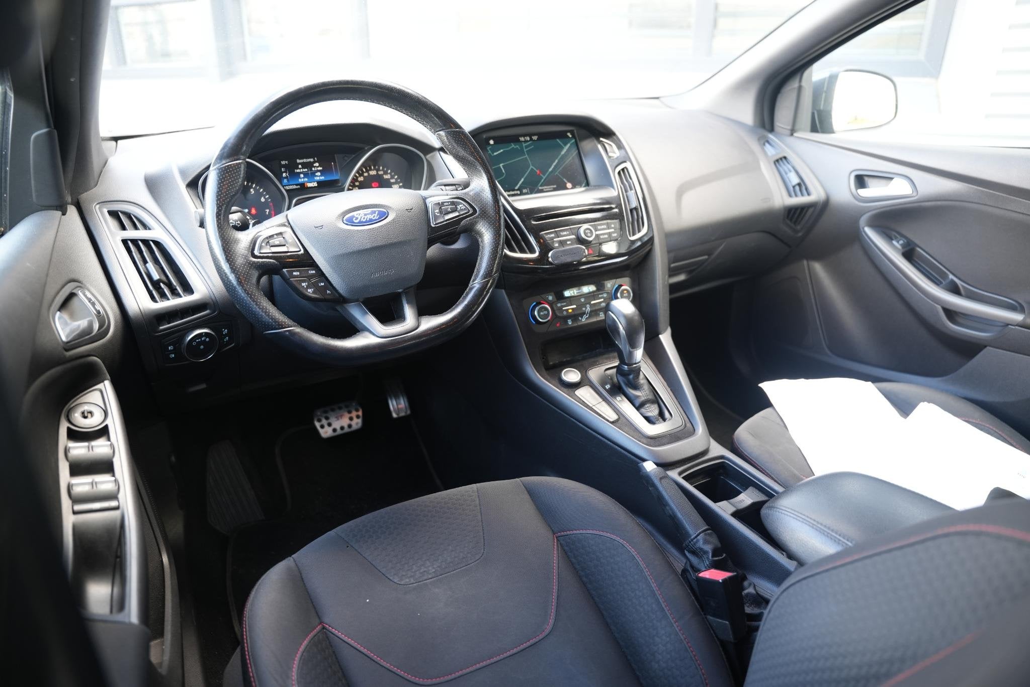 Foto 2 van Ford Focus 1.5 ST-Line 182 PK Automaat Leer