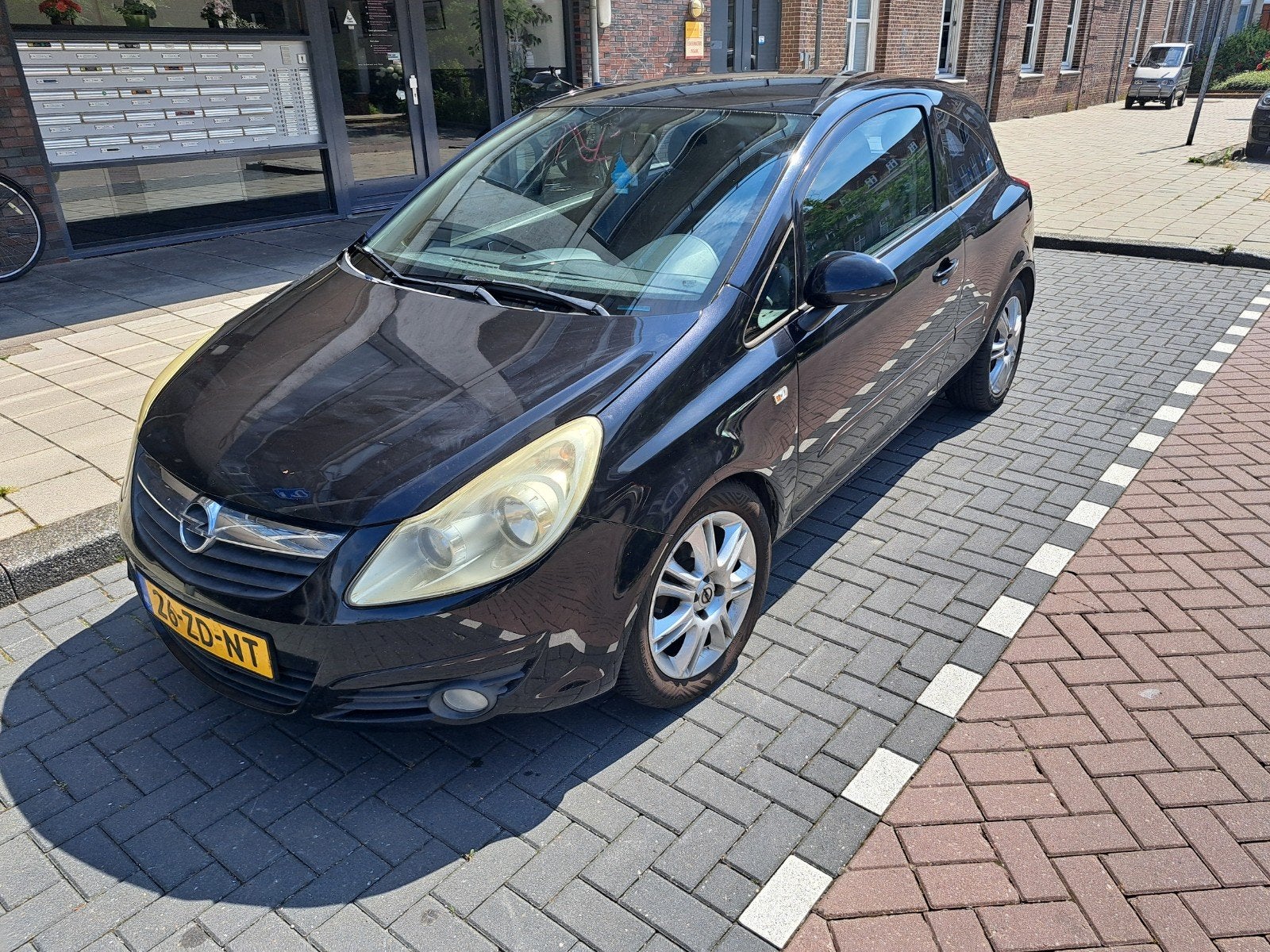 Opel Corsa 1.2 16V 3D Easytronic 2008 Zwart, 450 kg, 40 €/maand, 1229 cc, Zwart