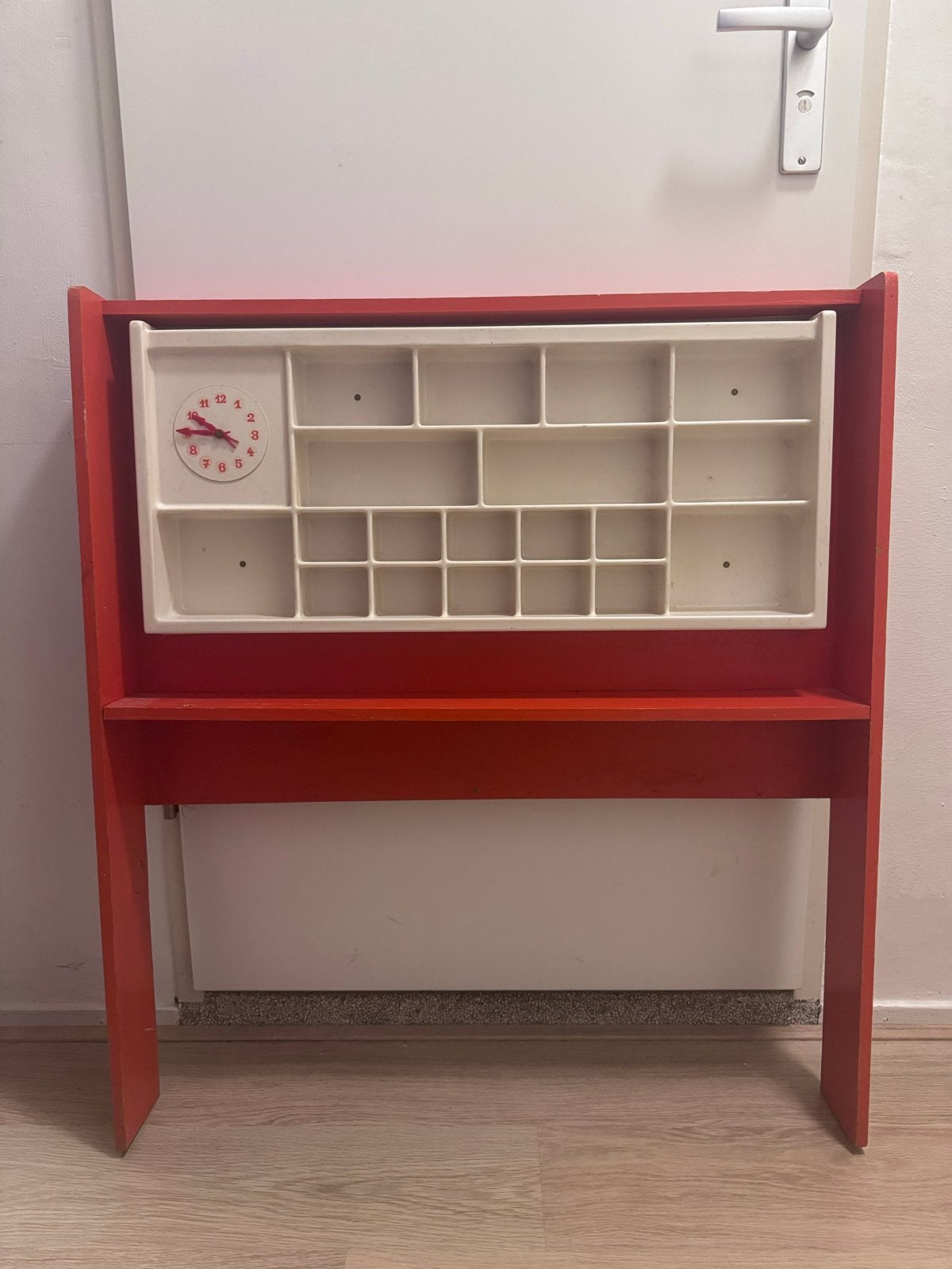 Vintage houten letterbak/zetbak met klok, rood, Ophalen