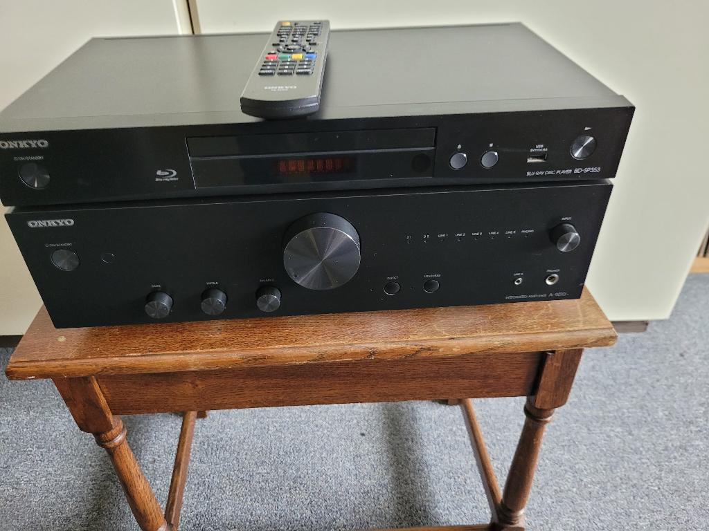 onkyo versterker en  Blue Ray speler, Audio, Tv en Foto, Versterkers en Receivers, Gebruikt, Ophalen of Verzenden, Onkyo, Minder dan 60 watt