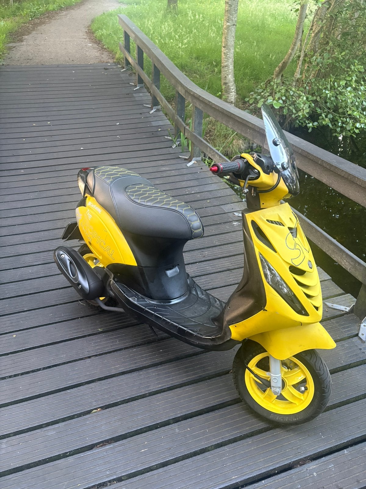 Piaggio Zip 4T Geel Kenteken - Zo goed als nieuw!, Fietsen en Brommers, Scooters | Piaggio, Ophalen, Maximaal 45 km/u, Zip, Zo goed als nieuw