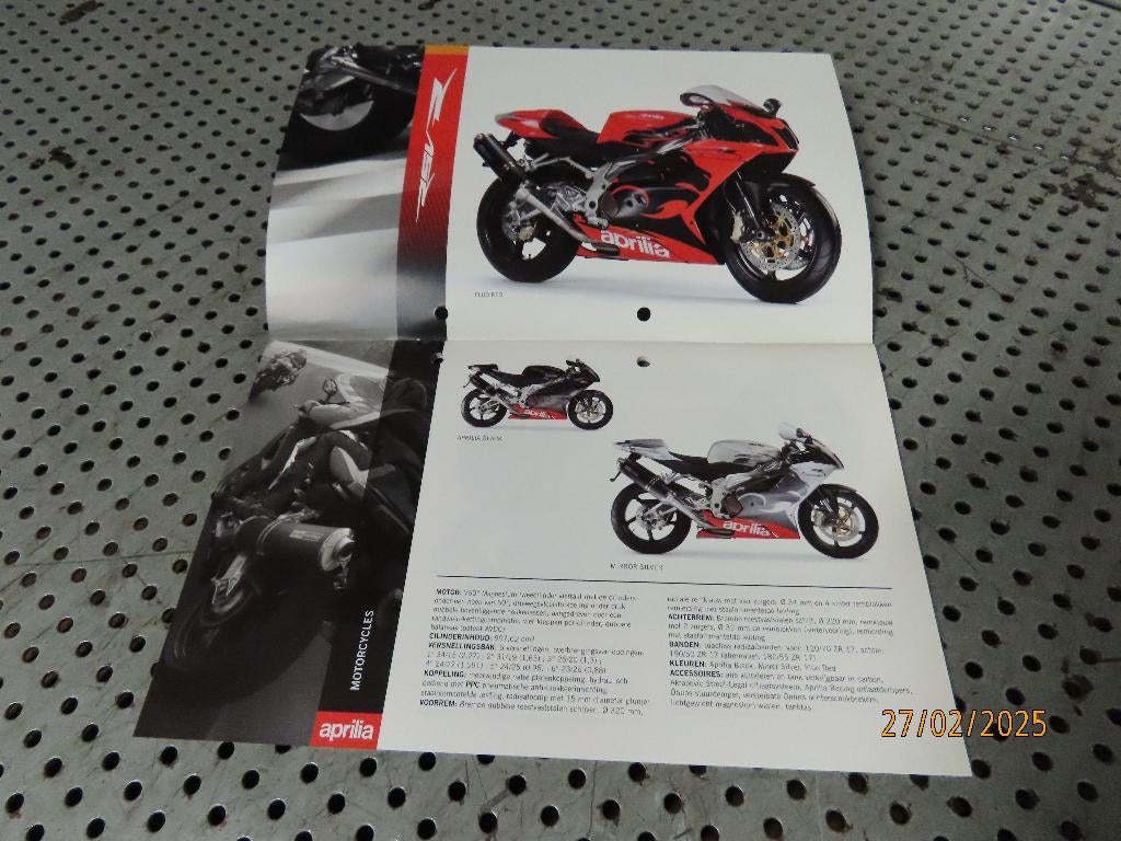 Aprilia 2005 modellen kleurenfolder Reclame o.a. RSV - Tuono, Ophalen of Verzenden, Gebruikt, Auto's