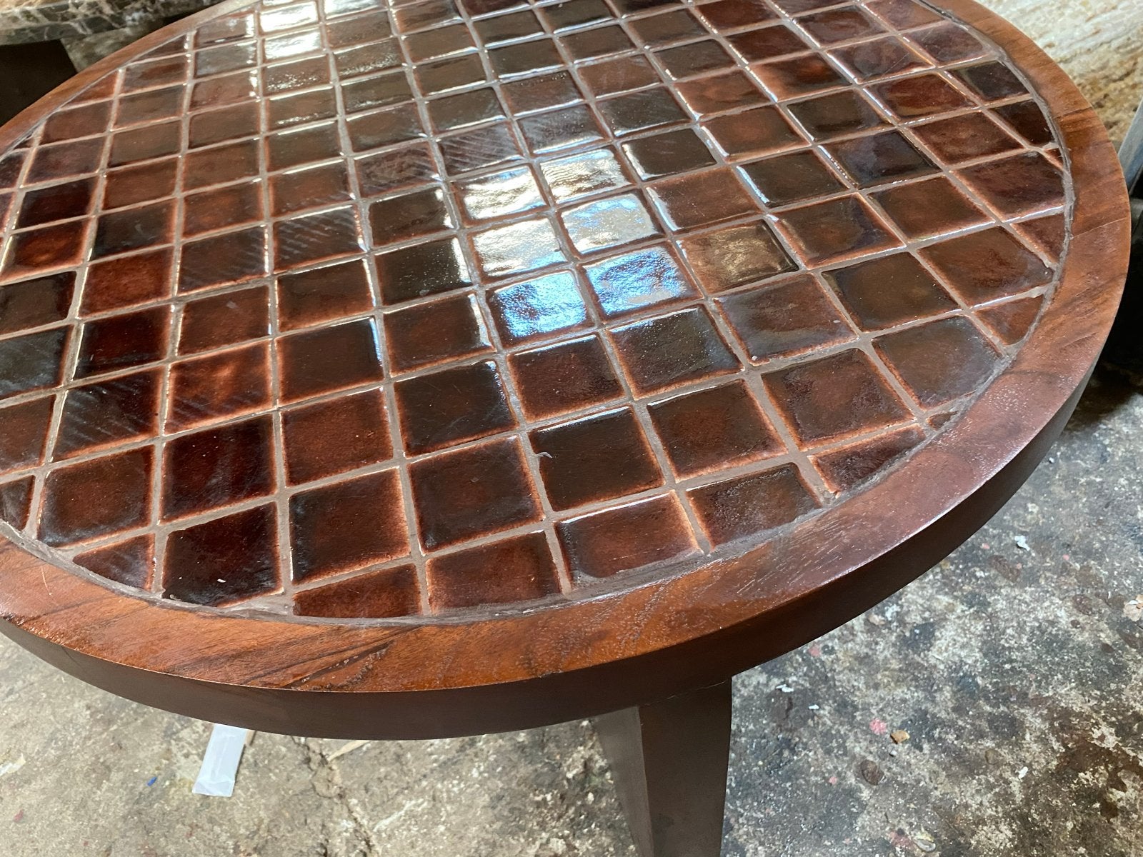 Vintage retro bijzettafel met kleine tegeltjes 80 cm, Ophalen, Rond, Zo goed als nieuw, 75 cm of meer