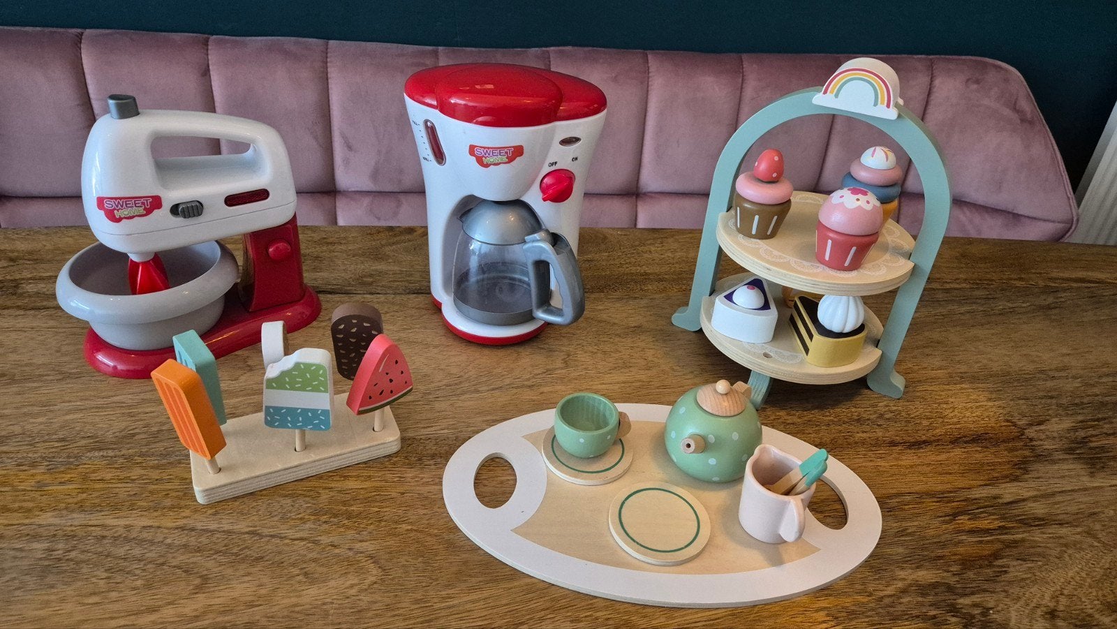 Speelgoedkeukenset: mixer, koffiezetapparaat, theeset, gebak, Kinderen en Baby's, Speelgoed | Houten speelgoed, Ophalen, Zo goed als nieuw