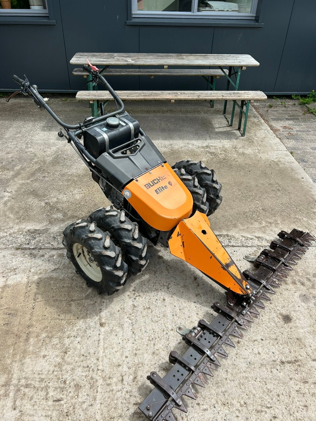 De Bucher Elite 9, een assige werktuigdrager, met maaibalk, Tuin en Terras, Ophalen, Gebruikt, Balkmaaier, Benzine-grasmaaier