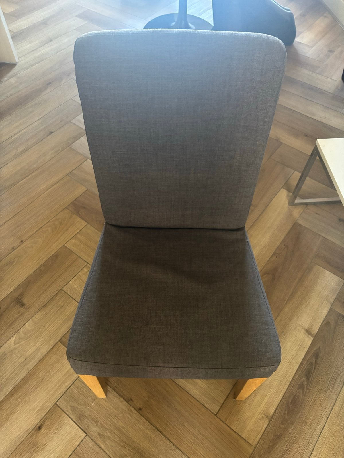 Ikea HENRIKSDAL stoel - Grijs met houten poten, Huis en Inrichting, Stoelen, Ophalen, Gebruikt, Hout, Eén