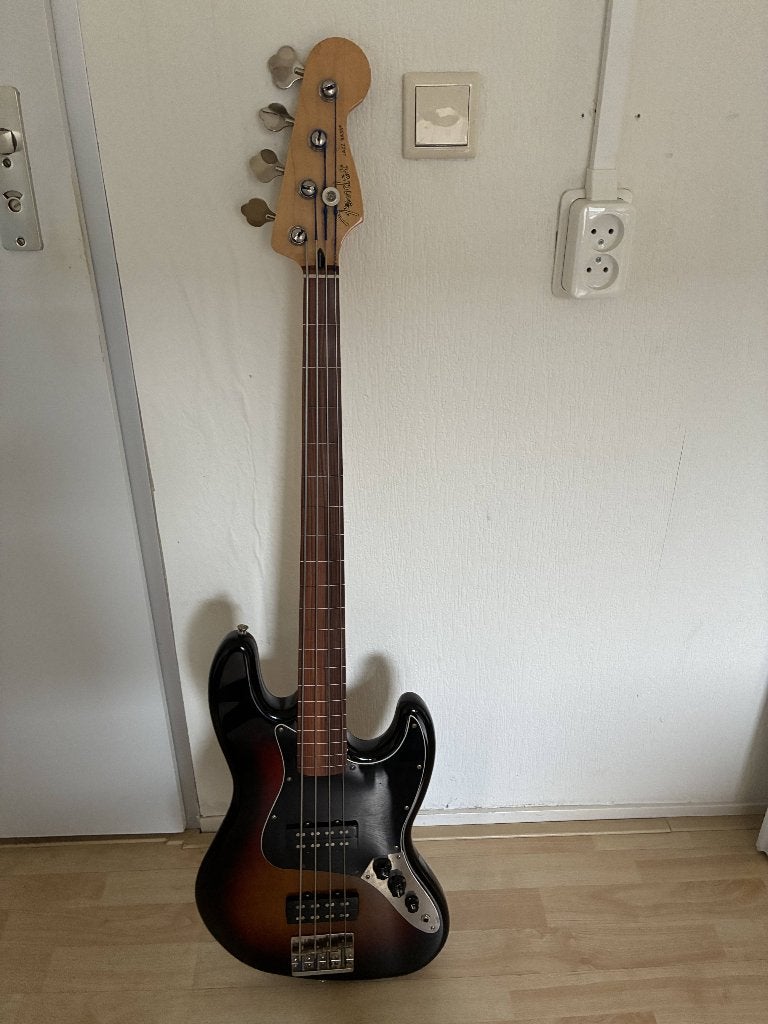 Fender fretless Jazzbass Sunburst (samengesteld), Muziek en Instrumenten, Ophalen, Gebruikt, Elektrisch, Fretloos
