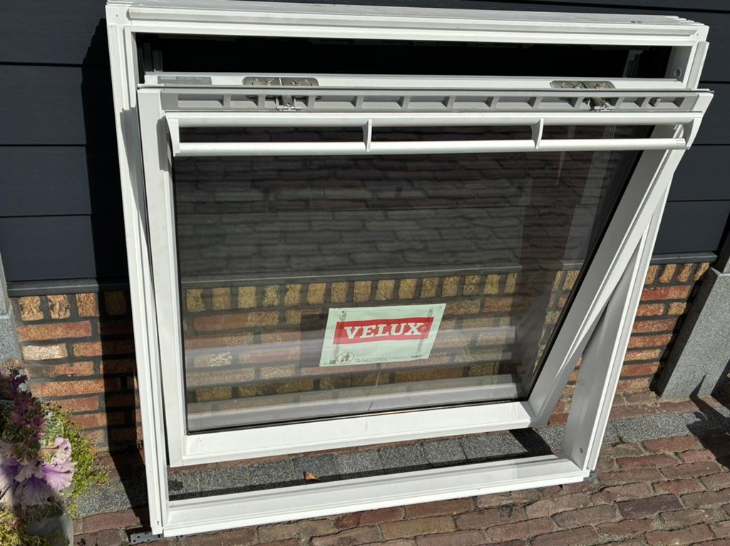 VELUX SK06 114x118 wit dakraam kantelraam zolderraam, Doe-het-zelf en Verbouw, Glas en Ramen, 80 tot 120 cm, 80 tot 120 cm, Nieuw