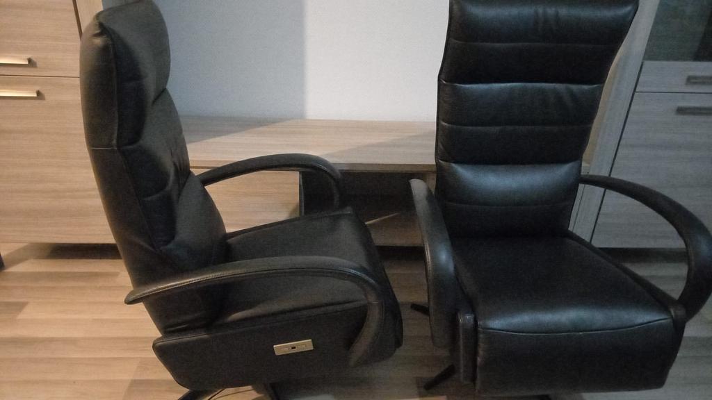 His & Hers Elektrische Leren Relaxfauteuils, Huis en Inrichting, Ophalen, Zo goed als nieuw, 75 tot 100 cm, Leer