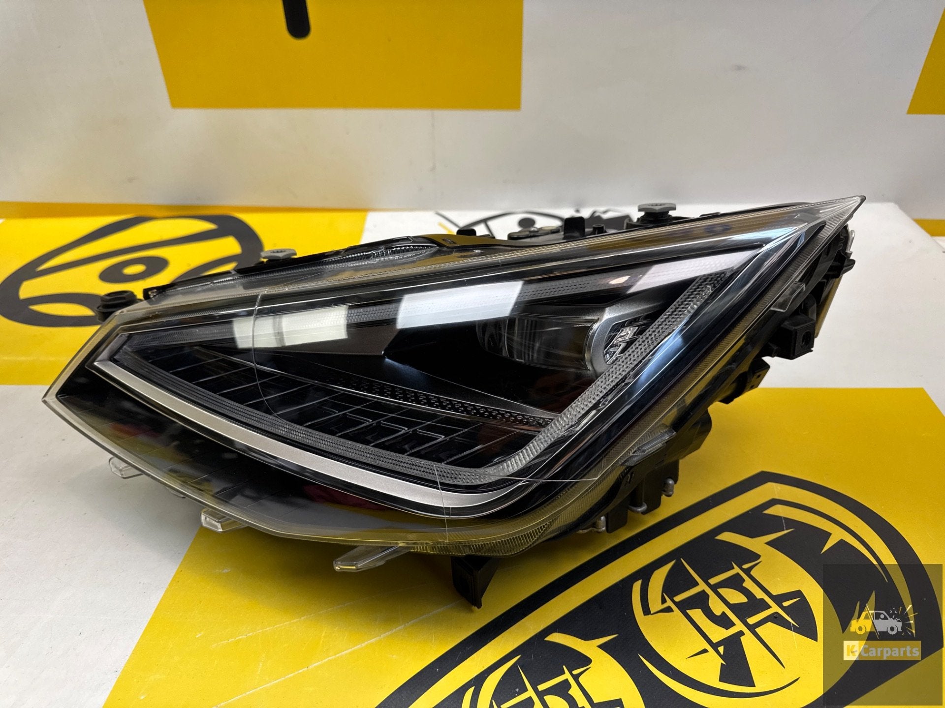 Seat Ibiza V Lift Arona Lift Full LED Koplamp links 6F194100, Gebruikt, Autovia A-2, Km 585 585
08760  Martorell, ES, Ophalen of Verzenden