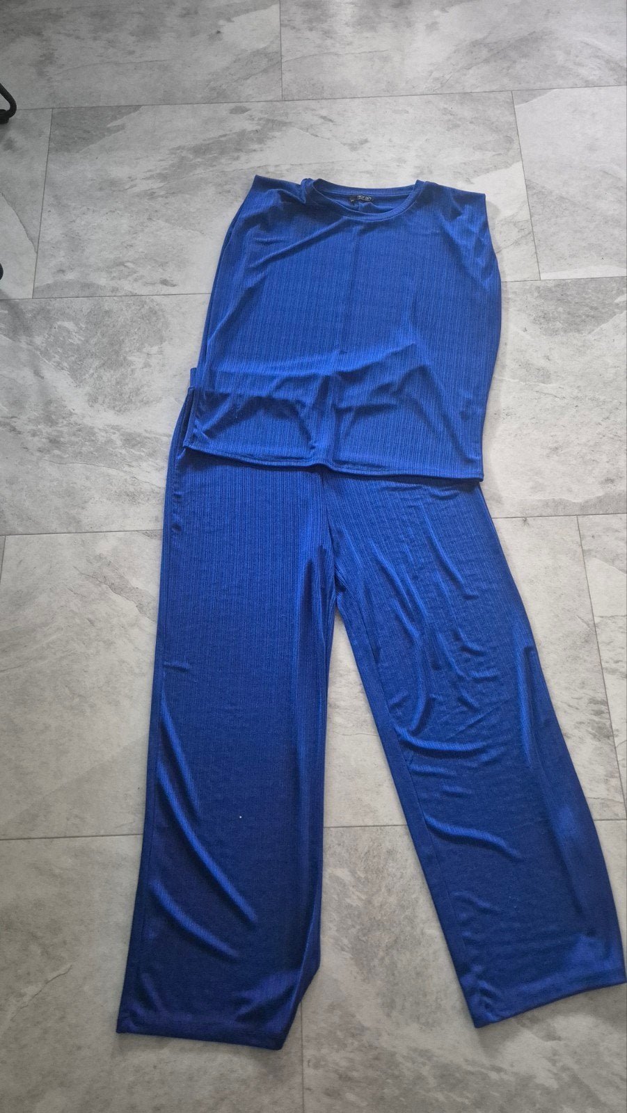 Leuk kobaltblauw set maat 44 Norah
Wijde broek met shirt mou, Ophalen, Zo goed als nieuw, Maat 42/44 (L), Blauw
