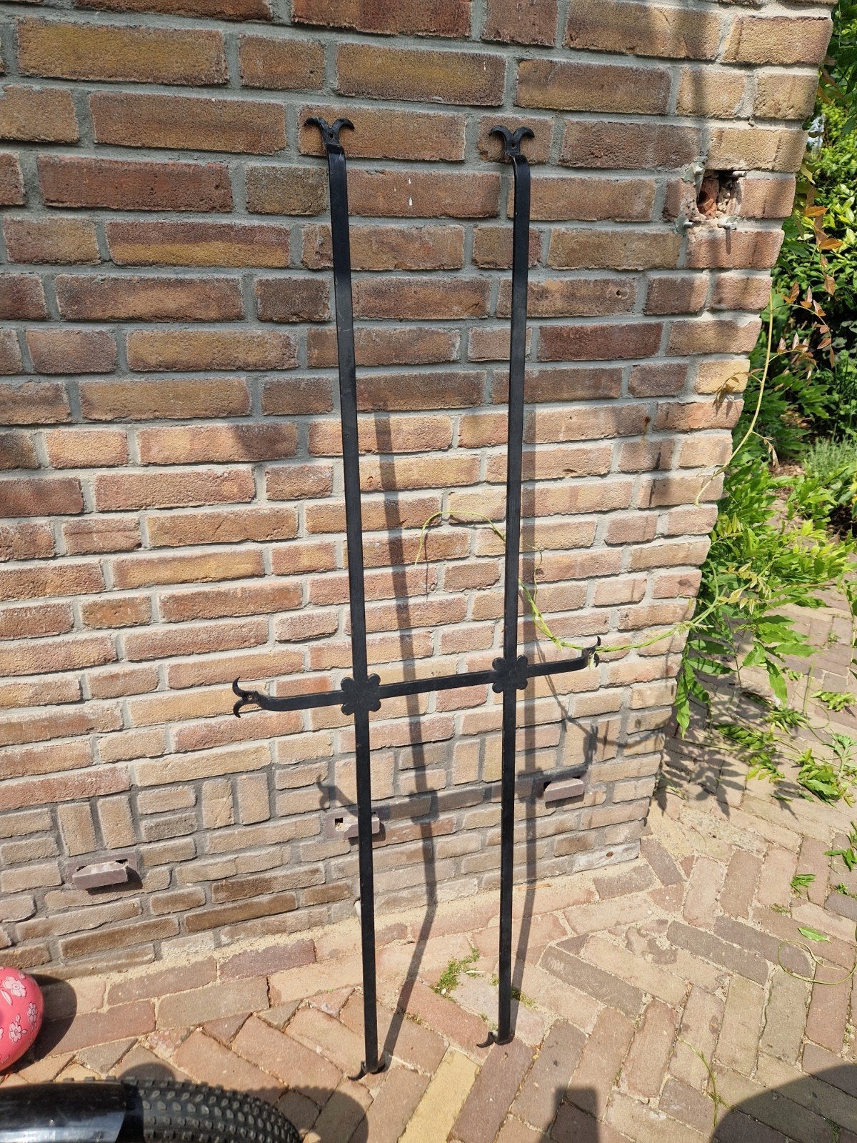 Gietijzeren raamwerk voor een voordeur., Ophalen