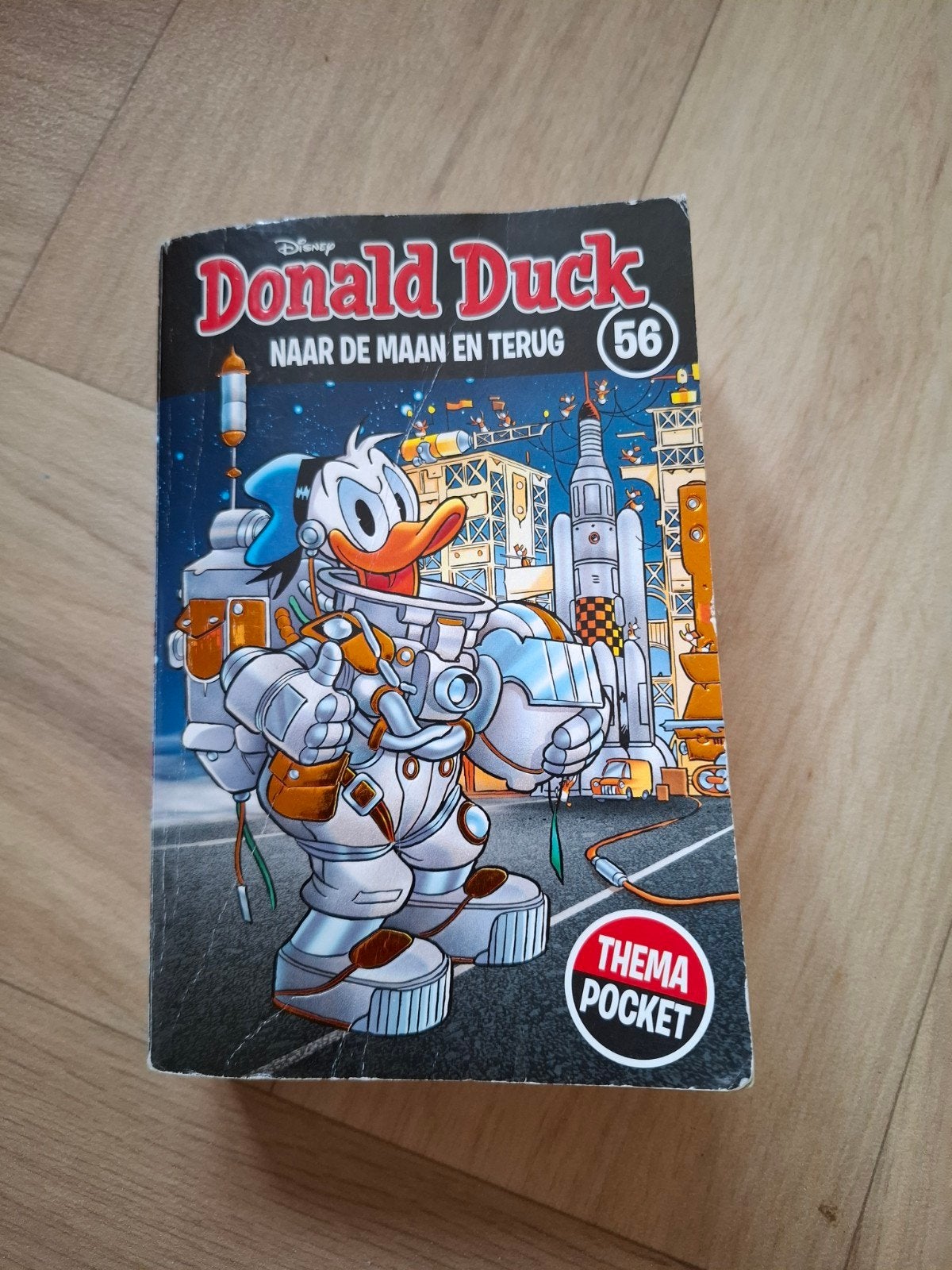 Donald Duck Themapocket 56 Naar de maan en terug, Gelezen, Ophalen of Verzenden, Walt Disney, Eén stripboek