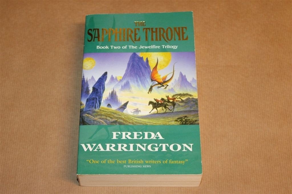 The Sapphire Throne — Jewelfire Trilogie Boek 2, Ophalen of Verzenden, Gelezen