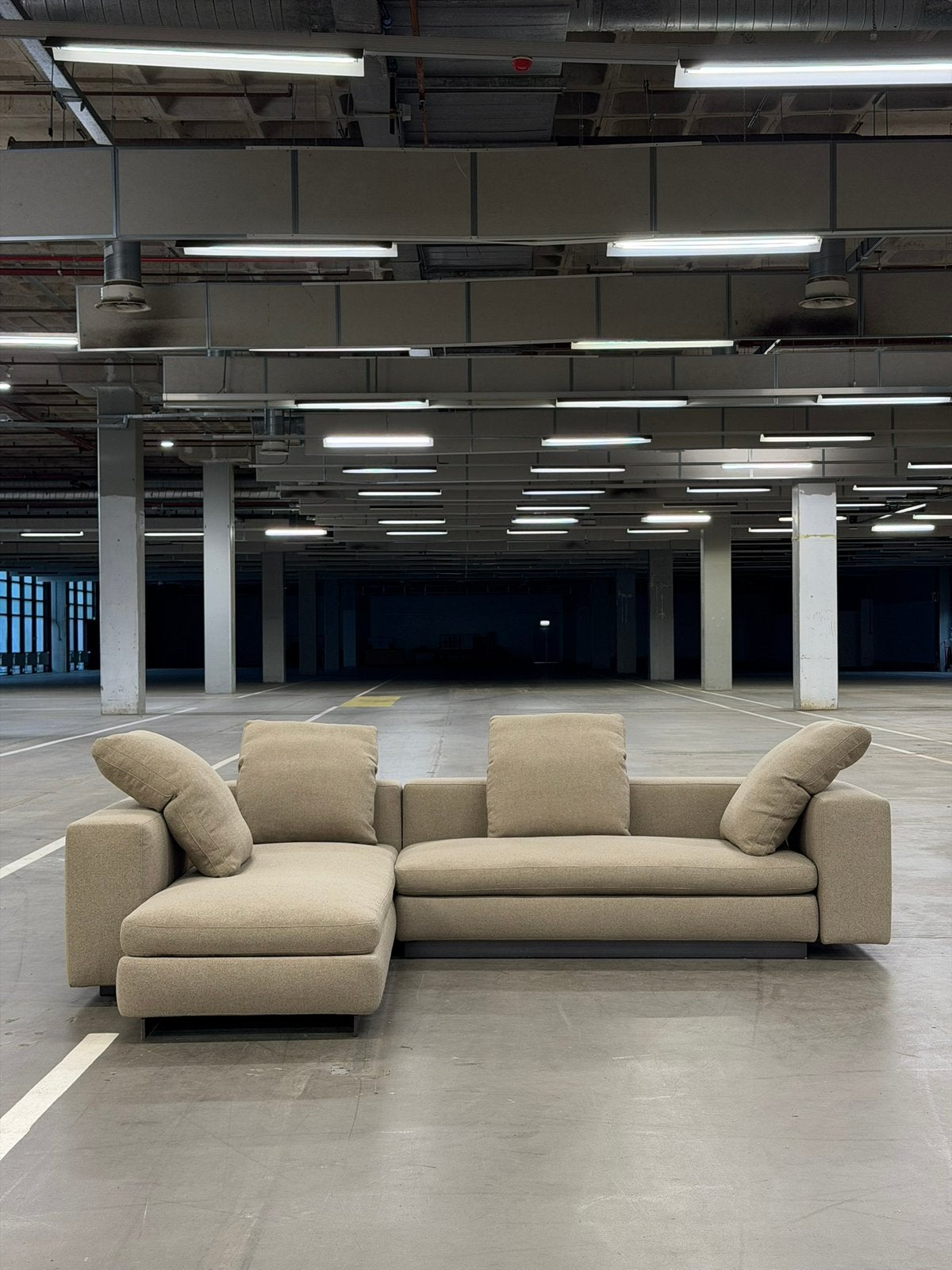 Minotti Yang Hoekbank | Beige | NIEUWSTAAT + Garantie, Metaal, 250 tot 300 cm, Hoekbank, Ophalen of Verzenden