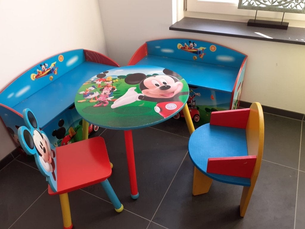 Disney zithoekje kinderen (tafel, stoelen, opbergkisten), Ophalen, Gebruikt, Tafel(s) en Stoel(en)