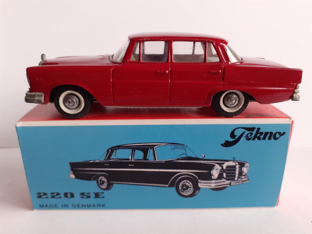 Tekno Denmark Mercedes-Benz 220 SE rood 1/43, Hobby en Vrije tijd, Modelauto's | 1:43, Ophalen of Verzenden, Zo goed als nieuw