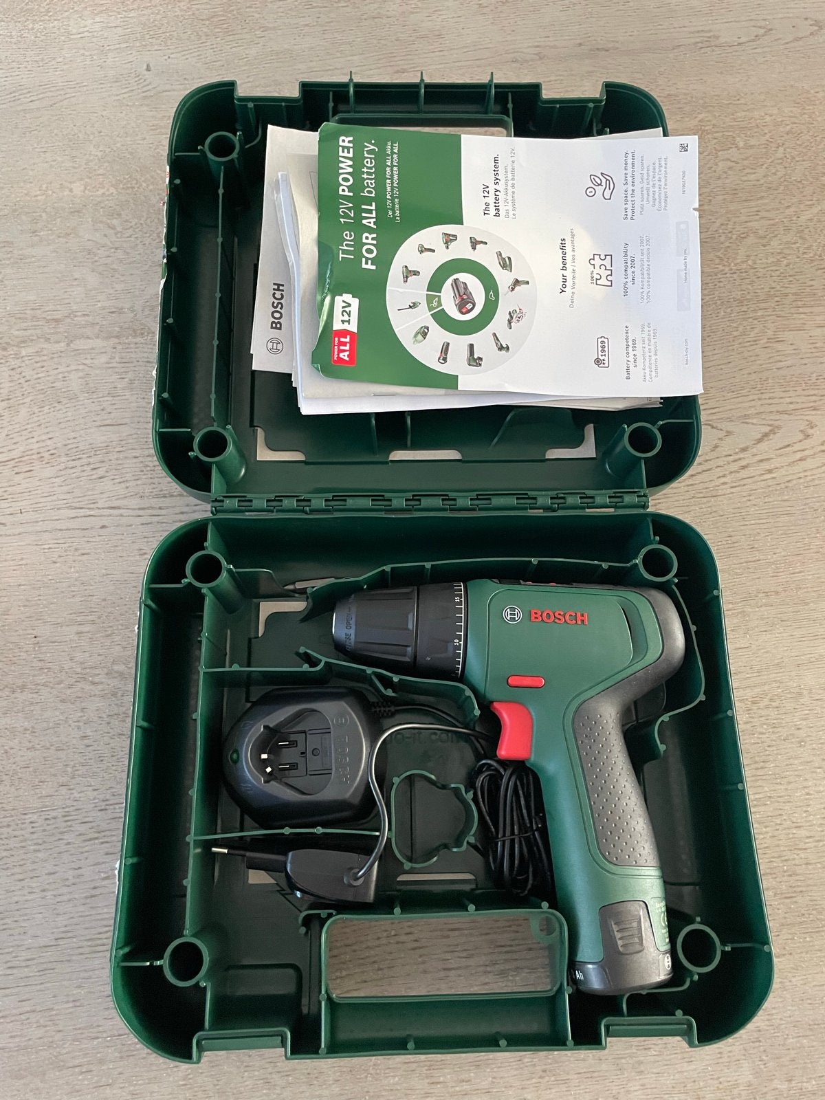 Bosch EasyDrill 1200 Accuboormachine met oplader en koffer, Variabele snelheid, Nieuw, Ophalen of Verzenden, Boor- en Schroefmachine