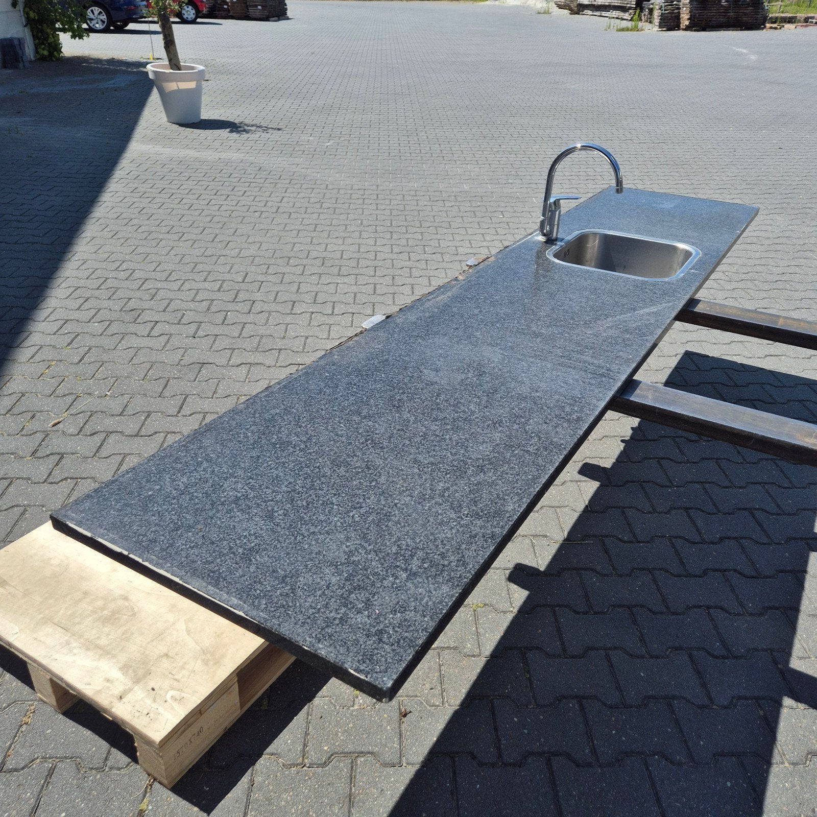 Granieten aanrechtblad met spoelbak en kraan - 273x60x3cm, Ophalen
