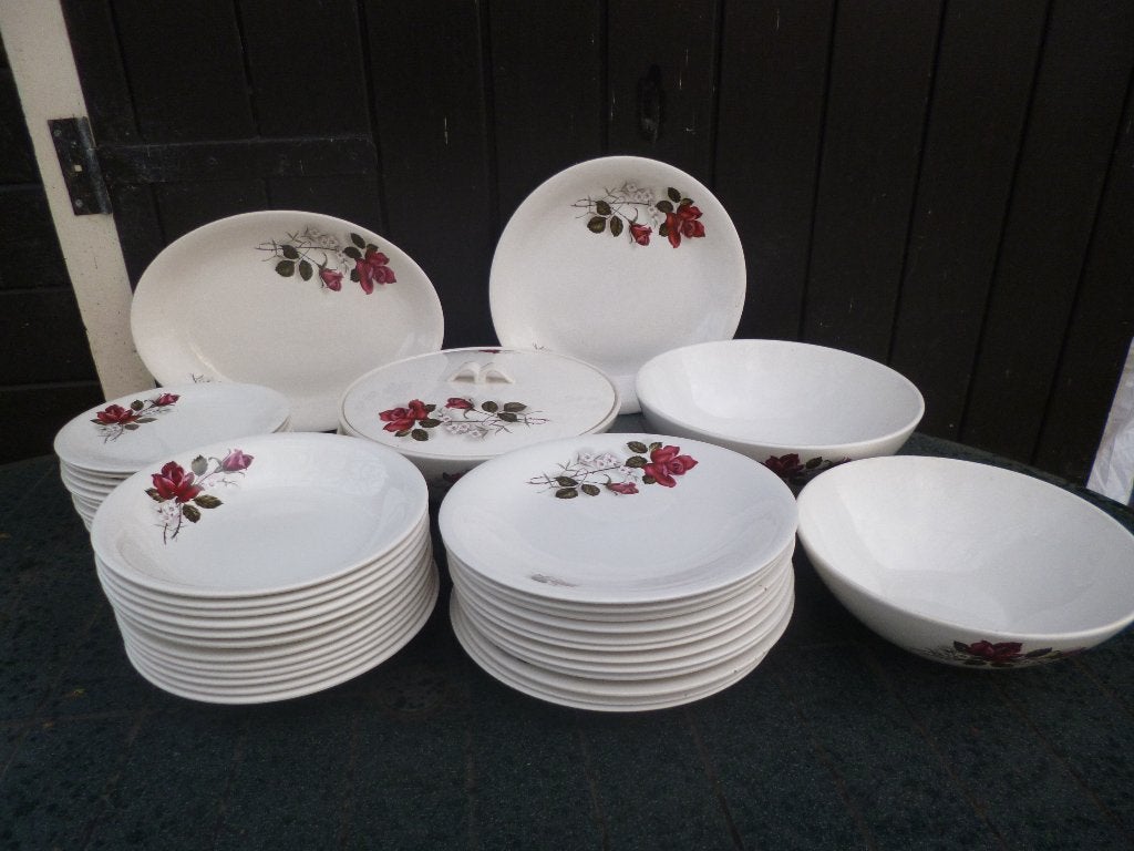 Dinerservies Boch met grote rode roos en witte bloem, Ophalen of Verzenden