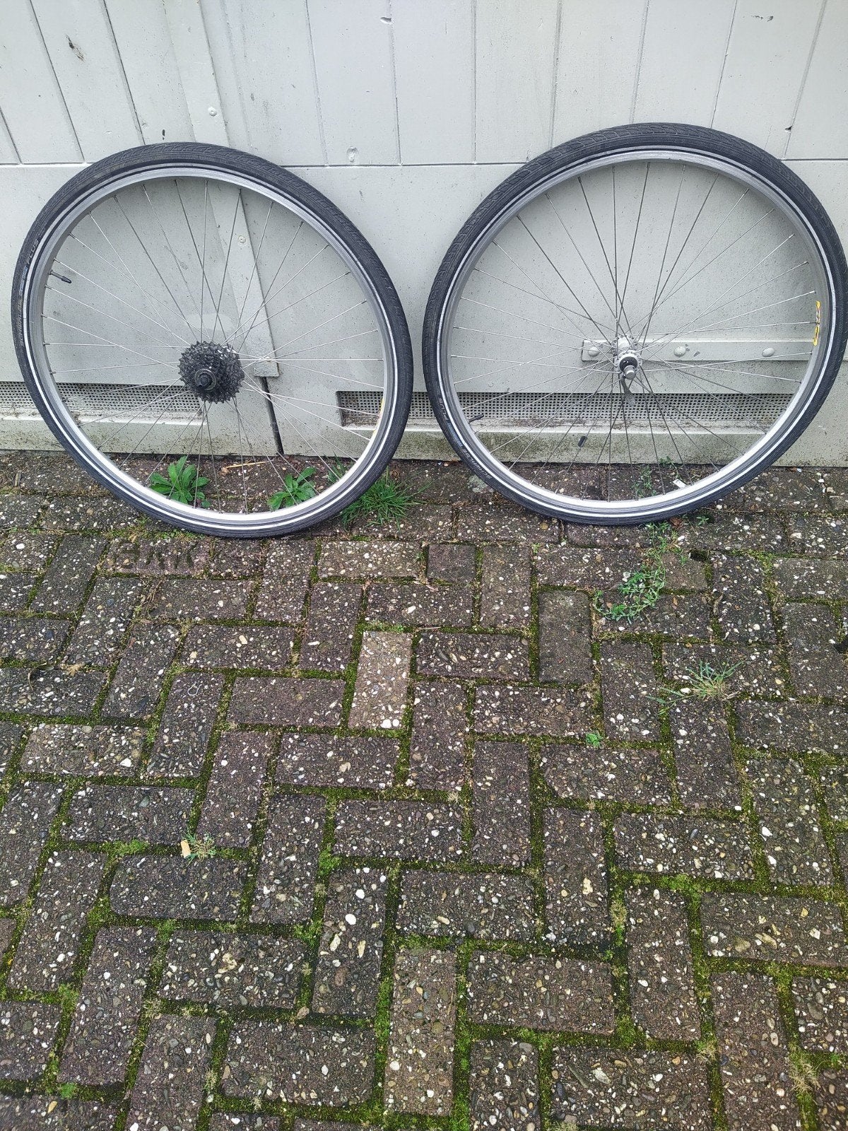 Voor en achterwiel 28 inch velgen met snelspanners 7, Fietsen en Brommers, Fietsonderdelen, Wiel, Zo goed als nieuw, Aluminium