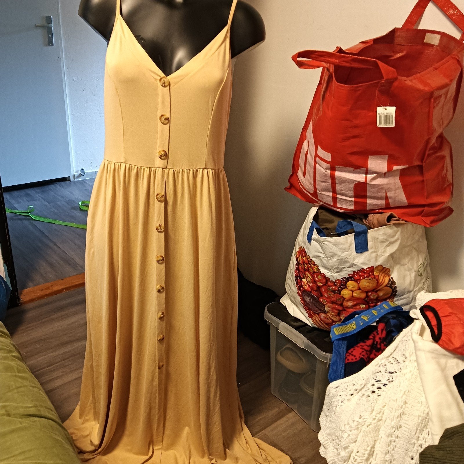 Shein Lange Jurk met Knoopjes - Maat L, Ophalen, Beige, Maat 42/44 (L), Zo goed als nieuw