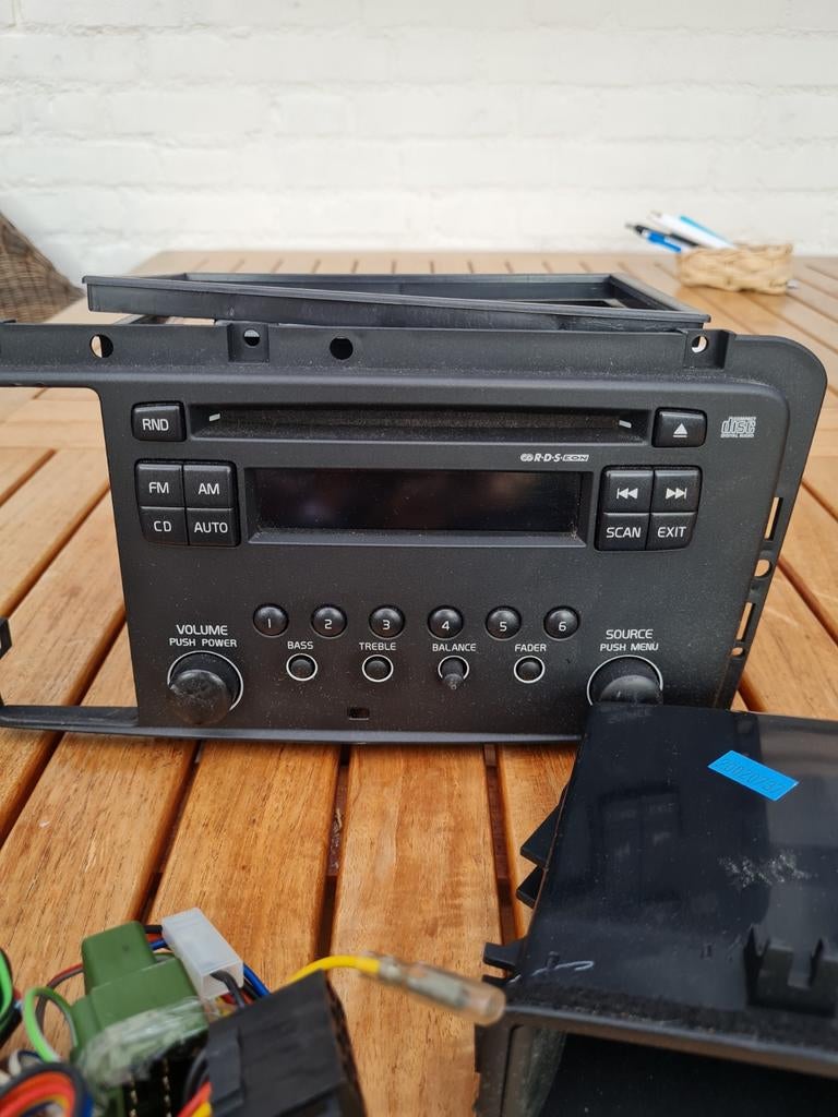 Originele Volvo V70 radio uit 2009 - Werkt perfect!, Auto diversen, Ophalen, Gebruikt