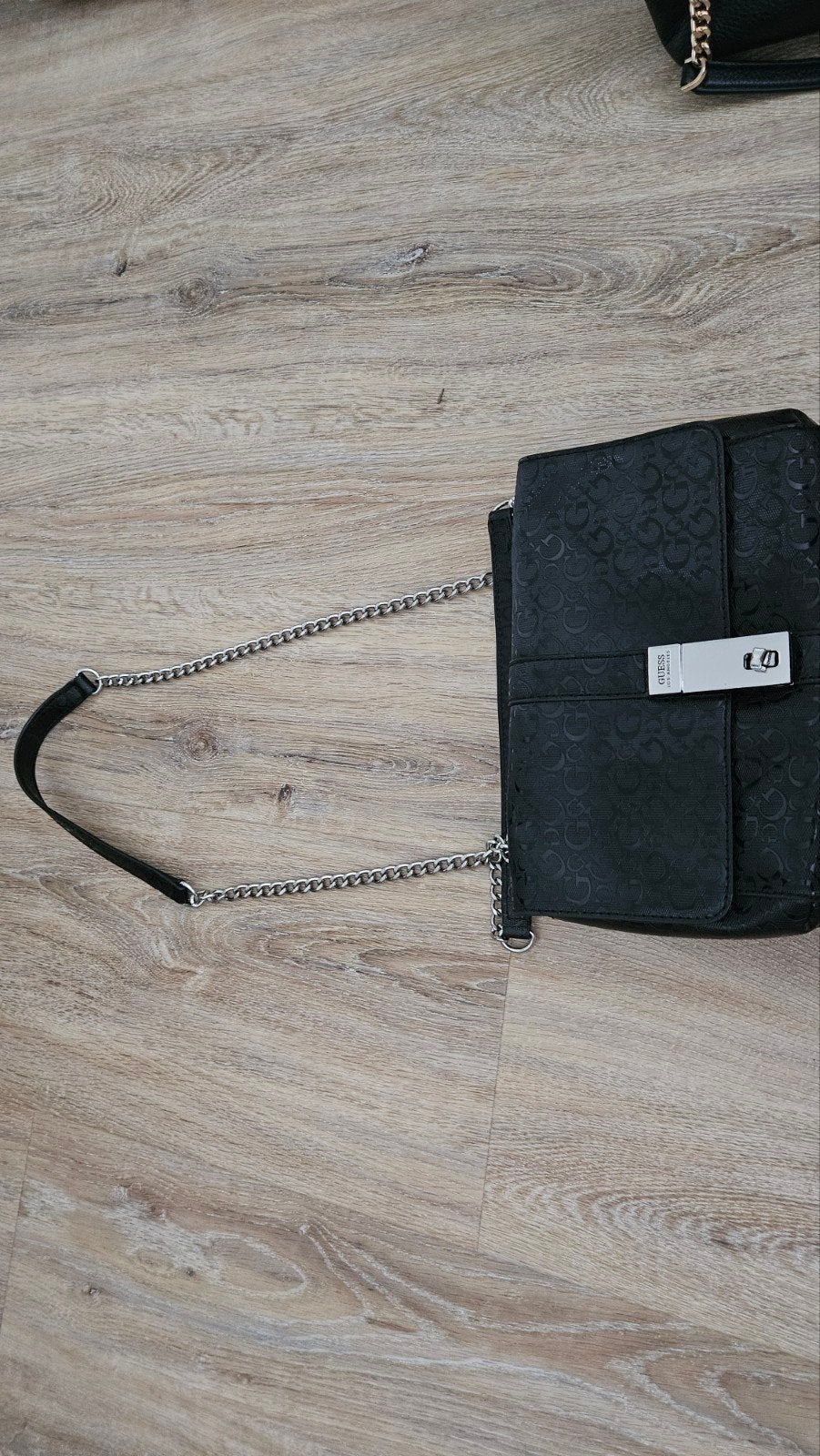 Guess tas zwart met zilveren ketting, Ophalen of Verzenden, Zo goed als nieuw, Zwart, Handtas