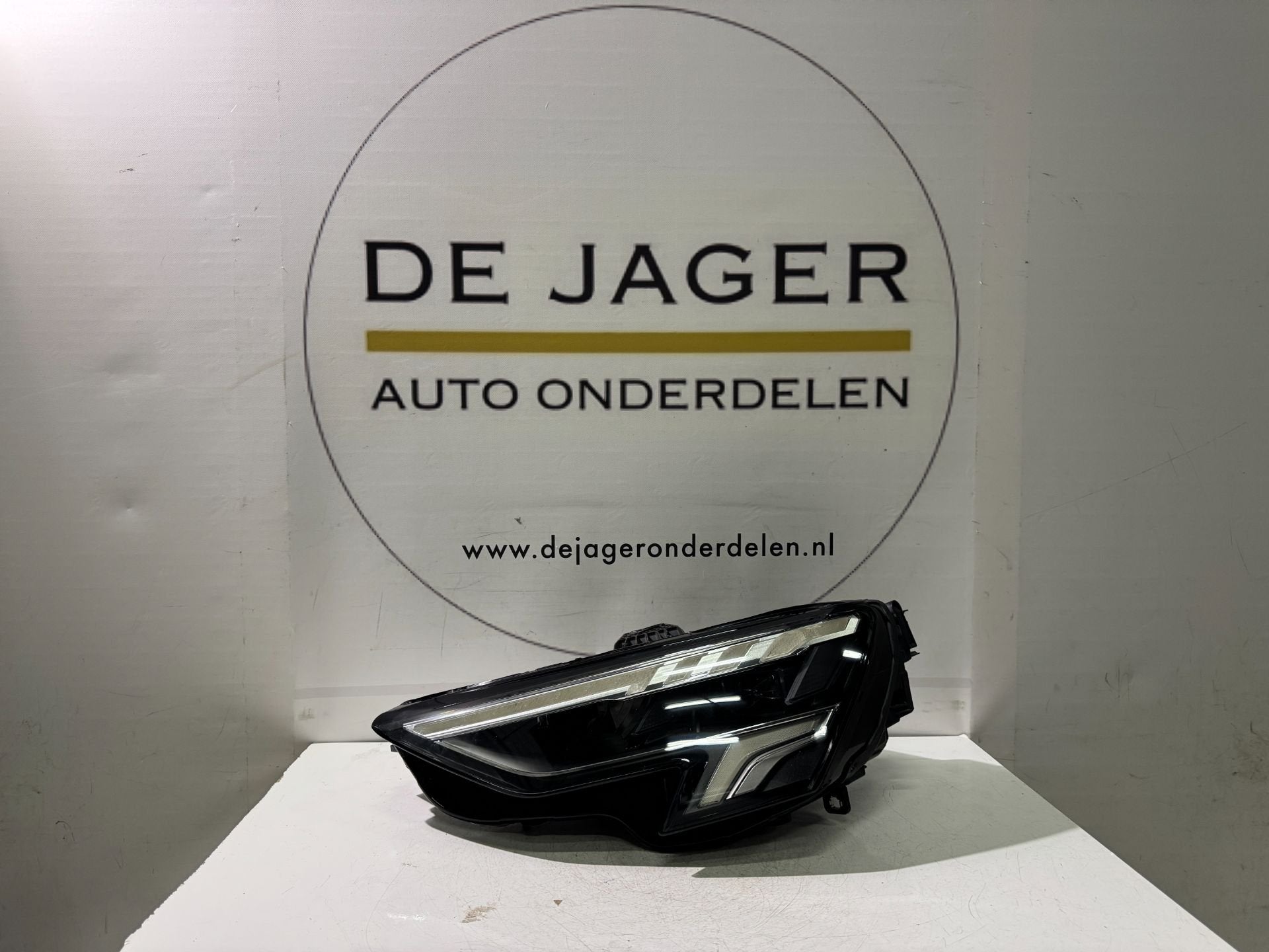 AUDI 8Y A3 VOL LED KOPLAMP LINKS COMPLEET 8Y0941033, Gebruikt, AUDI AG, Auto-Union-Strasse 1
85045  Ingolstadt, DE, Kundenbetreuung@audi.de