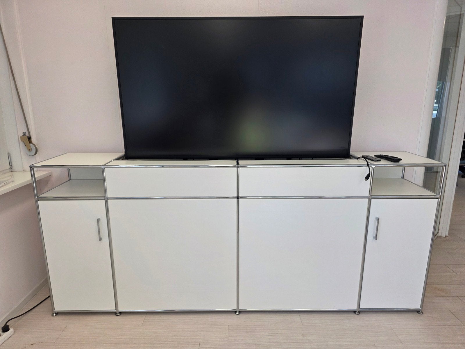 Bosse Design TV-kast met 65" iiyama TV, Zo goed als nieuw, 100 cm of meer, 4k (UHD), Ophalen