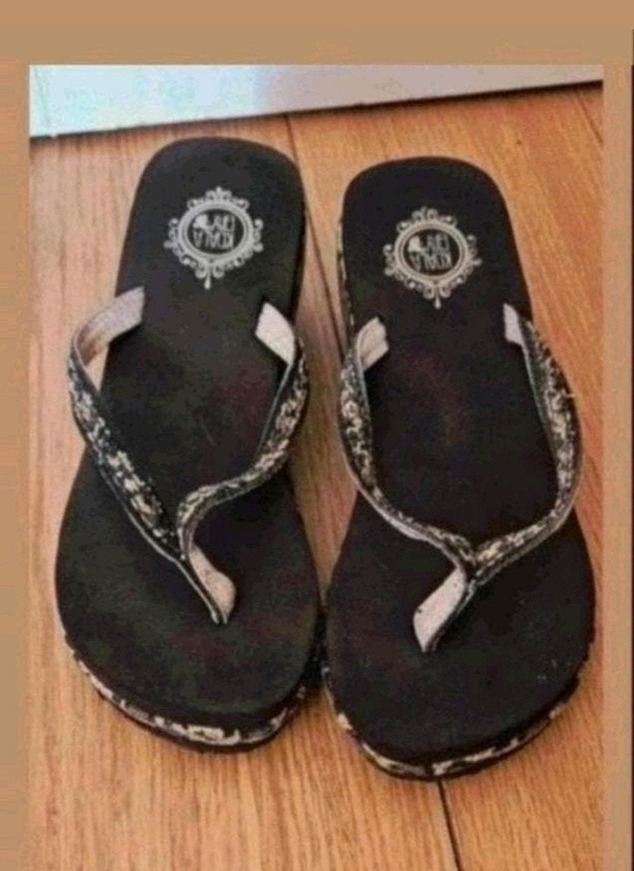 Koala Bay tijgerprint slippers, Kleding | Dames, Schoenen, Ophalen of Verzenden, Zo goed als nieuw, Slippers