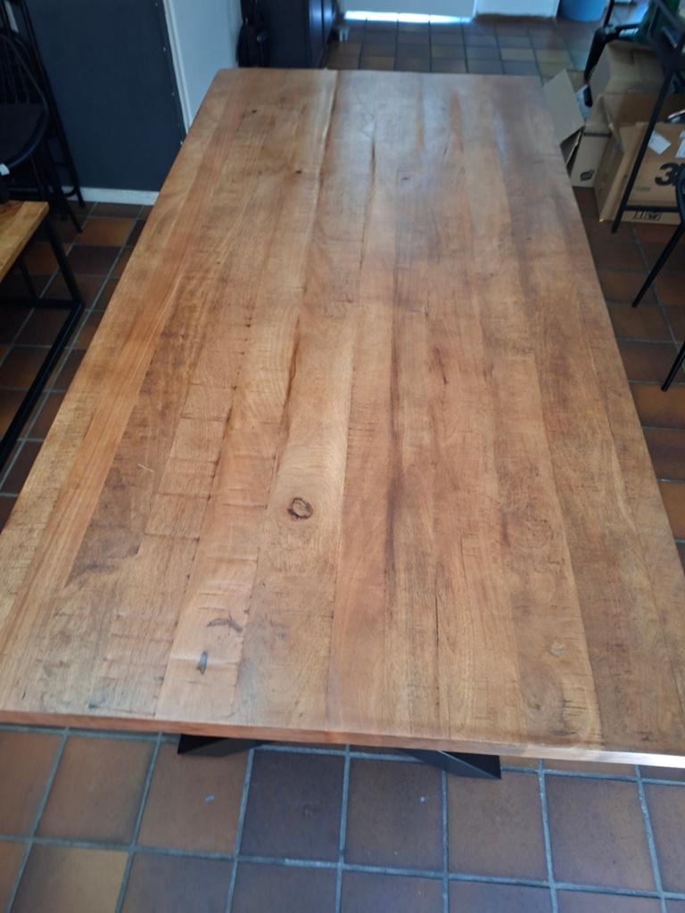 Mango houten eettafel met zwarte kruispoot, Ophalen, Rechthoekig, 150 tot 200 cm, 50 tot 100 cm