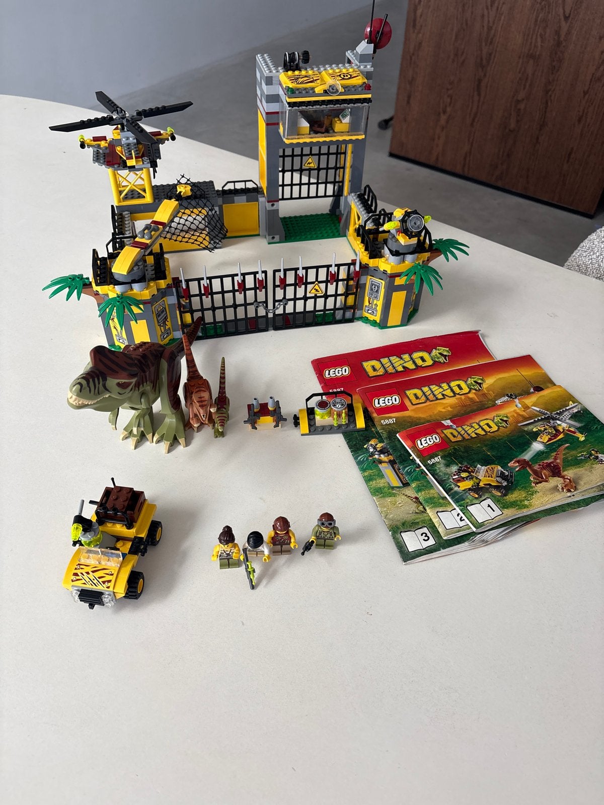 Lego Dino 5887 Dinosaurus Verdedigingsbasis met T-Rex, Overige thema's, Lego, Ophalen of Verzenden, Zo goed als nieuw
